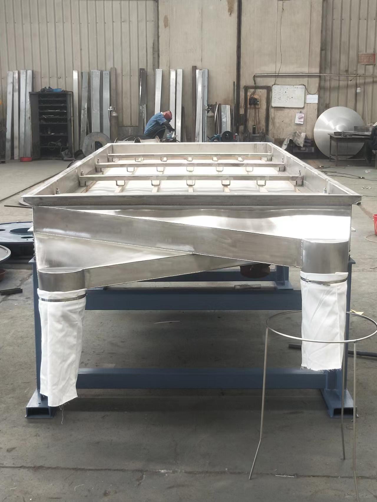 山東賓州客戶在我公司訂購的白糖振動篩發(fā)貨通知